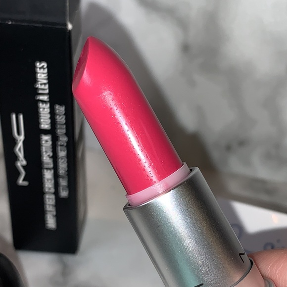 NIB DIVA-ISH Amplified Lipstick MAC - Picture 5 of 16